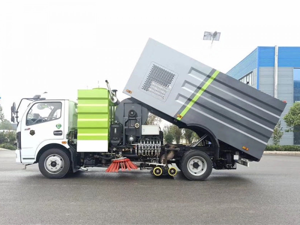 東風(fēng)D7多利卡洗掃車(chē)