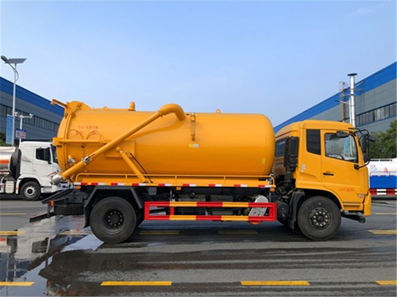 國(guó)六東風(fēng)天錦11方吸污車(chē)