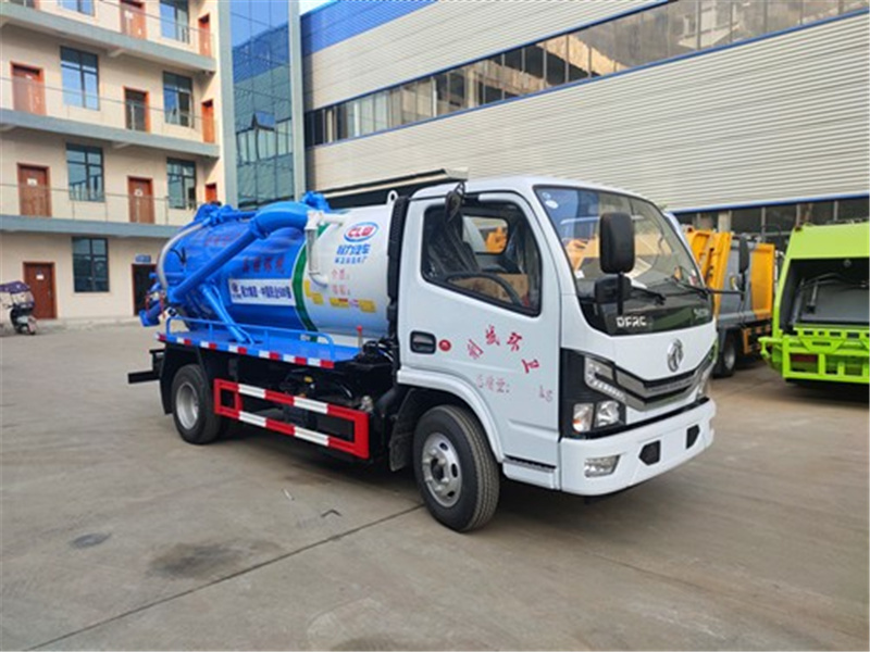 國六東風(fēng)小多利卡4.2方吸污車