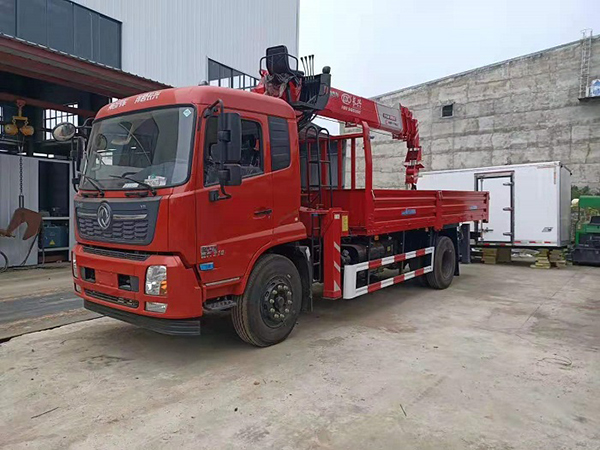 東風(fēng)天錦國(guó)六單橋隨車(chē)吊，上裝8噸各類(lèi)吊機(jī)