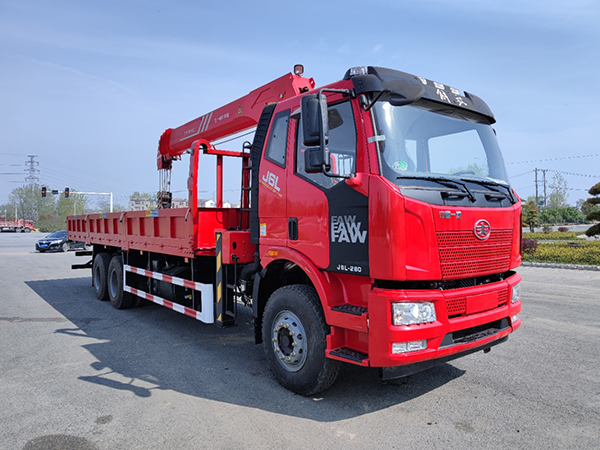 國(guó)六解放J6后八輪隨車吊專用底盤